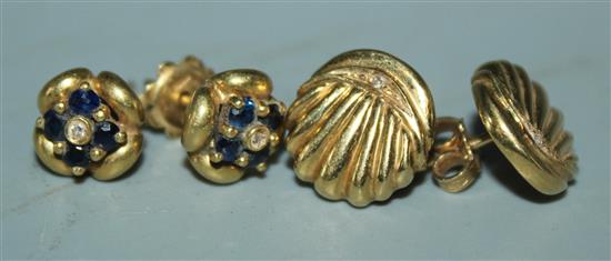 2 pairs of 18ct gold ear studs